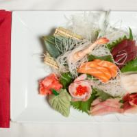 Sashimi Deluxe · Eighteen pieces of assorted sashimi.