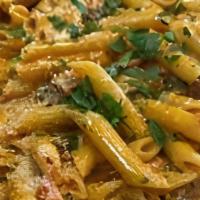 Penne Vodka
 · Sautéed Prosciutto, peas served in a vodka cream sauce topped Parmesan cheese
