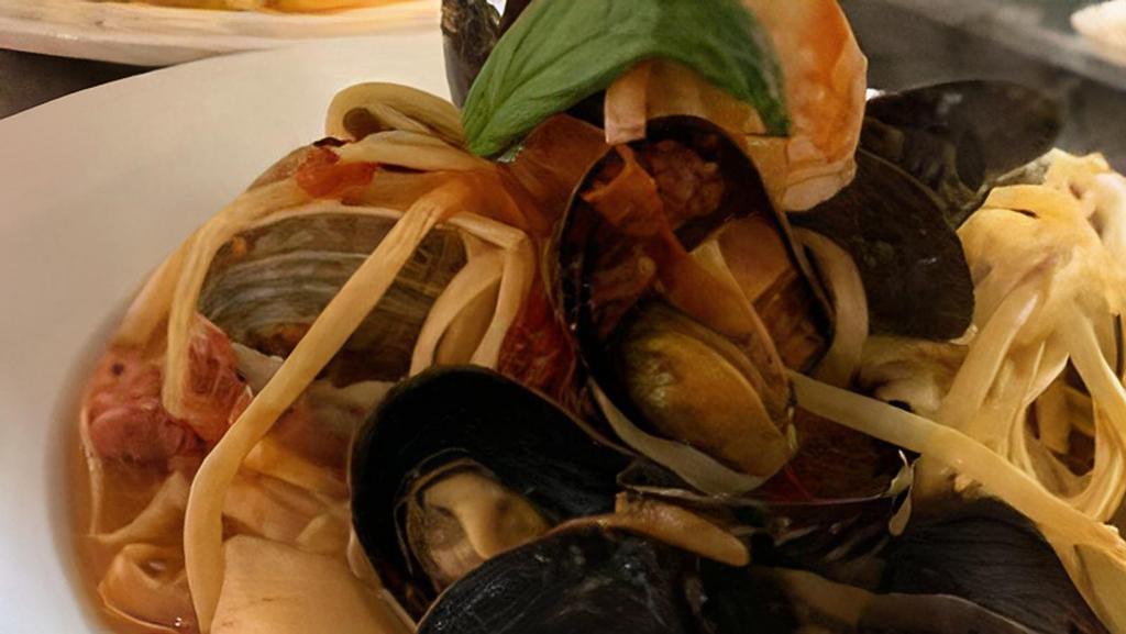 Linguini Pescatora
 · Combination of mussels, clams, shrimp, calamari in a garlic marinara sauce.