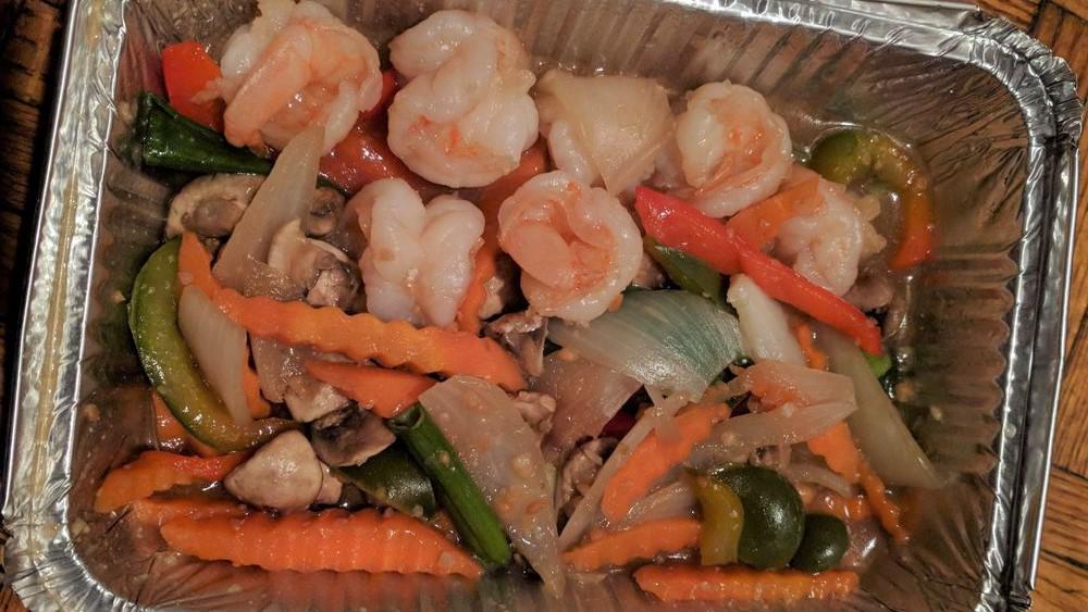 (63.) Tom Rang Man (Dinner) · Spicy. Spicy shrimp. Fresh shrimp sautéed with carrot, mushroom, onion, red bell pepper & scallion in house special hot sauce & topped with roasted peanut.