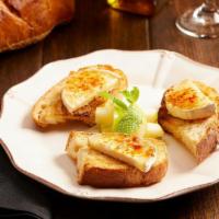 Tostada De Queso De Cabra Con Miel · Toasted Bread with Goat Cheese and Honey