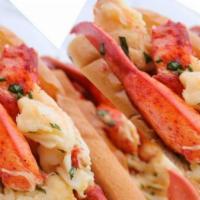 Combo #E4 Hot Or Cold Lobster Roll With Soup And One  Side · Hot or cold lobster roll with soup and one  side
