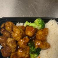General Tso'S Chicken Combination Platter · Served with pork fried rice and egg roll or soup. Hot and spicy.