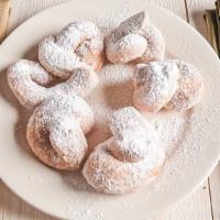 Zeppolis · 6 Fried doughs with powder sugar.