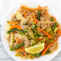 Pansit · Stirfried rice noodles with vegetables and chicken