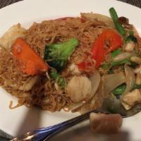 Mama Garlic Noodle · Stir-fried asian instant noodles in garlic saucernand vegetables.