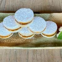 Alfajores · 6 Traditional Peruvian cookies flled with dulce de leche