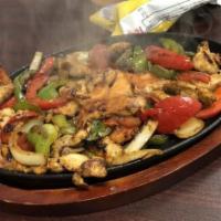 Chicken Fajitas /De Pollo · Grilled chicken with red and green bell peppers, onions and tomato.