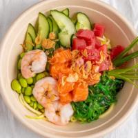 Ono Special · Salmon, tuna, shrimp, seaweed salad, cucumber, edamame, scallion, furikake, onion crisps, on...