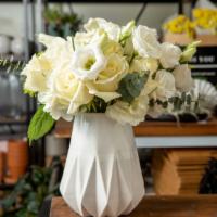 Chic Lady · A white and green elegant arrangement. A perfect choice for a chic lady. It present in a mod...