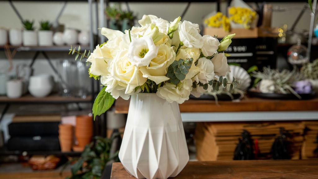 Chic Lady · A white and green elegant arrangement. A perfect choice for a chic lady. It present in a modern ceramic vase.