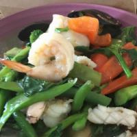 Seafood Rad Na · Shrimp, scallop, calamari, wide rice noodle and Chinese broccoli green beans served in a soy...