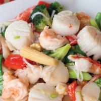 Seafood Delight · Jumbo shrimp, scallop and crab sticks with Chinese vegetable.