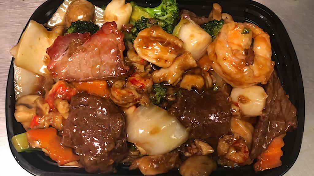 Happy Family · Combination of shrimp, scallops, chicken, pork, beef and crab meat sautÃ©ed with snow peas, carrots, water chestnuts, mushrooms, bamboo, broccoli and baby corn in brown sauce.