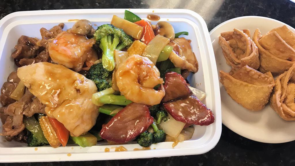 Subgum Wonton · Beef, shrimp, chicken, and pork with Chinese vegetable surrounded fried wontons.