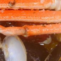 Happy Family B · 1/2 LB Snow Crab,1/2 LB Mussels,1/2 LB Baby Clams.Comes With Corn and Potatoes