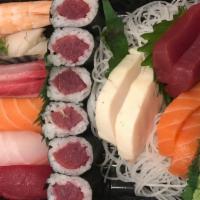 Combo Deluxe · 6pcs sushi, 6pcs sashimi, tuna roll.