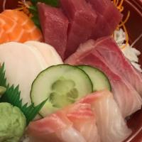 Chirashi Don · 12pcs sashimi over sushi rice.