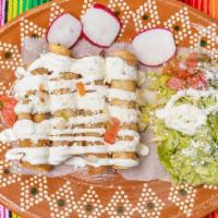 Flautas De Pollo / Chicken Flautas · Cuatro. Taquitos fritos de pollo cubiertos con crema agria y queso con lechuga y tomate. Tor...