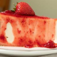 Cheesecake With Strawberry Topping · Cheesecake com Cobertura de Morango