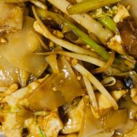 Chicken Chow Foon · Flat wide noodle.