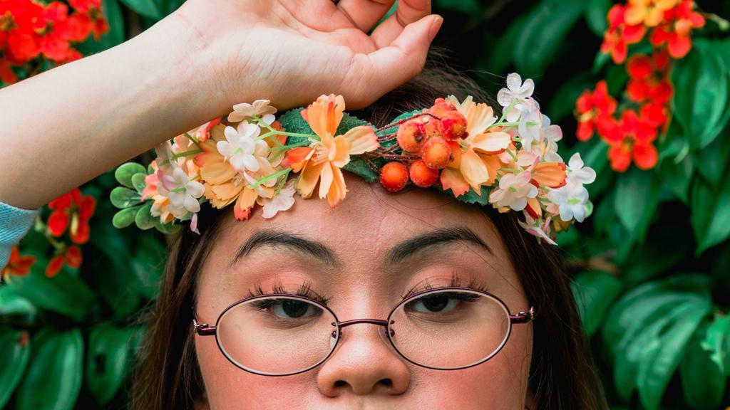 Birthday Flower Crown · Celebrate your favorite person with a lush flower crown, created with vibrant seasonal flowers to make them feel like an absolute QUEEN! 👑🌺
Note: Flower selection is based on availability and design time is approx 2-3 hours. Flower crowns come adjustable in back.