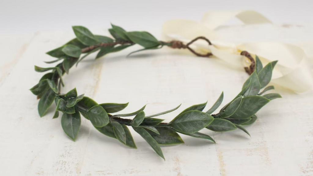 Simple Greenery Crown · Celebrate yourself or your favorite person with a greenery crown that will make you feel instant joy! 👑
Note: Plant material selection is based on availability and design time is approx 1-2 hours. Crowns come adjustable in back.