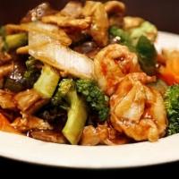 Happy Family · Jumbo shrimp pork, chicken, beef with mixed vegetable in chef's special brown sauce.
