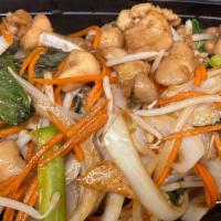 Basil Chicken · Tender chicken sauteed with onions,garlic, bean sprouts fresh basil,carrots.