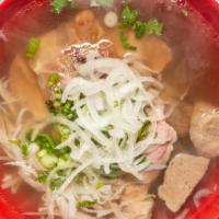 Pho Deluxe / Phở Đặc Biệt · Beef Eye Round, Flank, Tripe, Tendon, Brisket & Beef Ball.