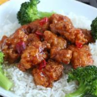 General Tso'S Chicken左鸡 · Spicy. Served with white rice.
