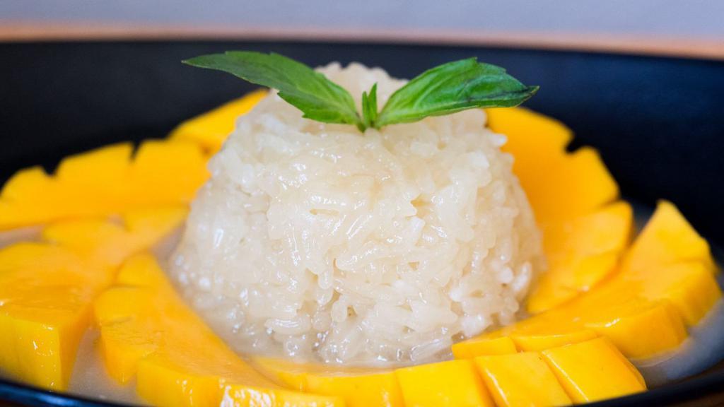 Mango With Sweet Sticky Rice · Fresh sliced mango and sweet sticky rice and a deliciously sauce on top