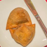 Veggie Samosa · Crispy triangular pastry turnovers filled with seasoned potatoes & green peas.
