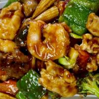 Hunan Triple Crown · Hot & Spicy. Beef, chicken, jumbo shrimp stir-fried w. assorted Chinese vegetable & broccoli...