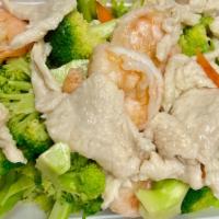 Steamed Broccoli W. Jumbo Shrimp & Chicken · 