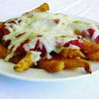Crispy French Fries With Cheddar Cheese Sauce · 