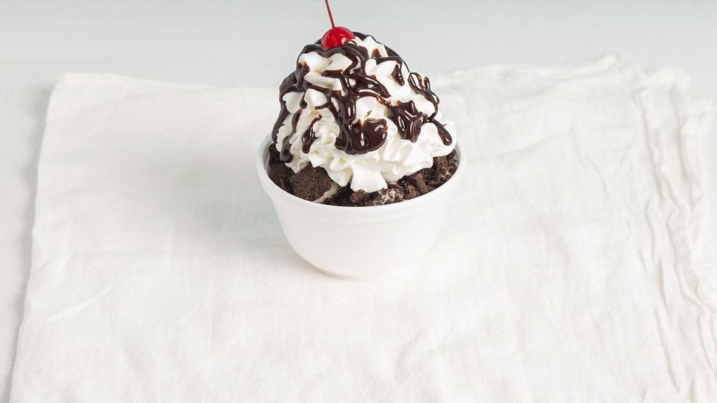 Hard Serve Sundae · Choose any ice cream flavor and 3 toppings.