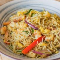 Singapore Vermicelli (G) · Julienned bell pepper, onion, scallions, shrimp, ham, and chicken sautéed with thin rice noo...