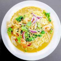 Moody St. Noodle · Mildly spicy curry sauce on yellow noodle with shrimp, chicken, broccoli, fresh red onion an...