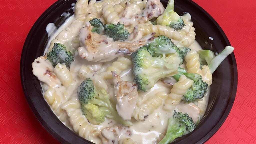 Chicken Broccoli Alfredo · Grilled fajita chicken, broccoli simmered in homemade alfredo sauce with melted cheese and 1 naan bread