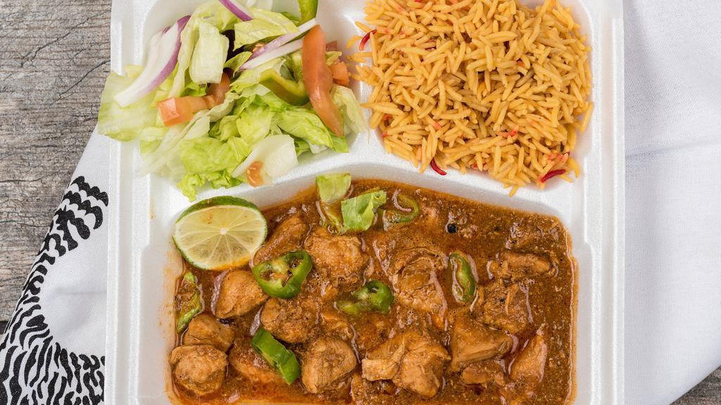 Lahori Chicken Curry · Delicious boneless chicken pieces cooked with mild lahori spices, fresh garlic, tomatoes and onions.