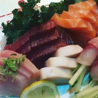 Sashimi Deluxe · 18 pieces of assorted raw fish