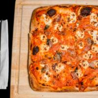 (Lg) Ala Vodka Pizza · Prosciutto + fresh mozzarella + Basil + vodka blush sauce