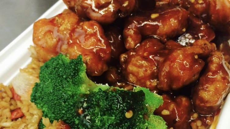 General Tso'S Chicken · Spicy. Chunks of chicken fried in a spicy sauce and surrounded with broccoli.