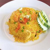 Pineapple Fried Rice · Fried rice with chicken, shrimp, egg, pineapple chunk, onions, pea, carrot, raisin in a touc...