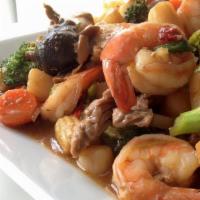 Happy Family · Crabmeat, jumbo shrimp, beef, chicken, roast pork sauteed with mixed vegetables and brown sa...