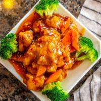 General Gau'S Chicken · Hot. Crispy chicken wok-tossed with broccoli and carrot in a spicy sweet garlic sauce.