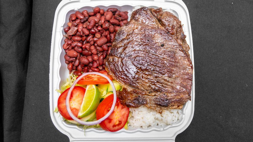 Carne Asada / Steak · Servido con arroz, frijoles pintos, y ensalada / Served with rice, pinto beans, and salad.