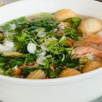 P20-Phở Đồ Biển · Seafood, shrimp, squid, fish meatball, noodles soup.