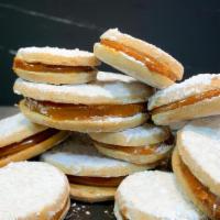 2 Alfajores · 2 Cookies